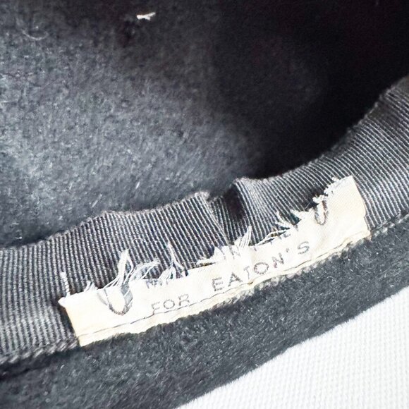 Vintage Eaton's 50s 60s Black Velvet Pillbox Hat - Picture 11 of 12